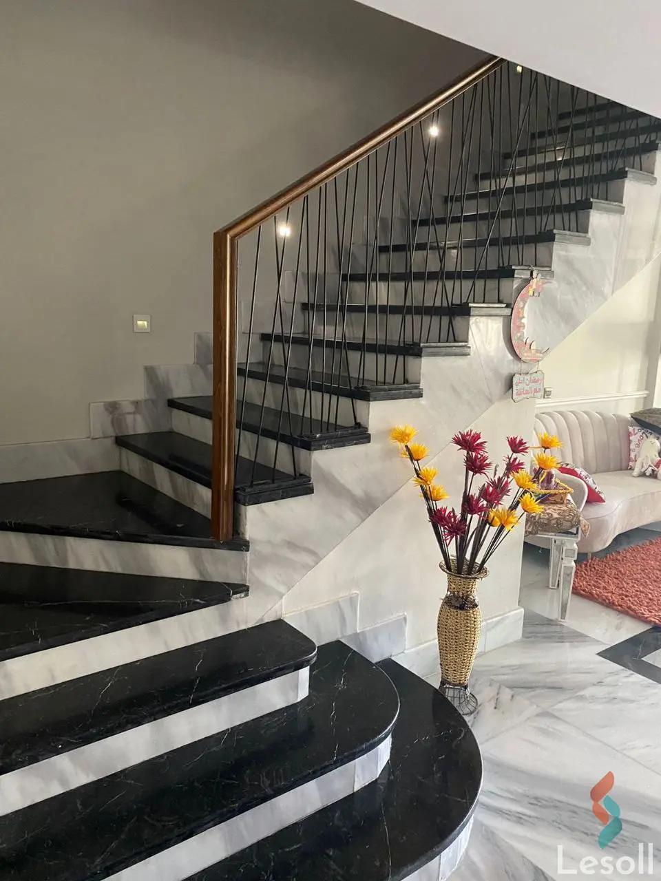 فيلا للبيع بمساحة 328 متر و 3 غرف في مدينة الشروق القاهرة