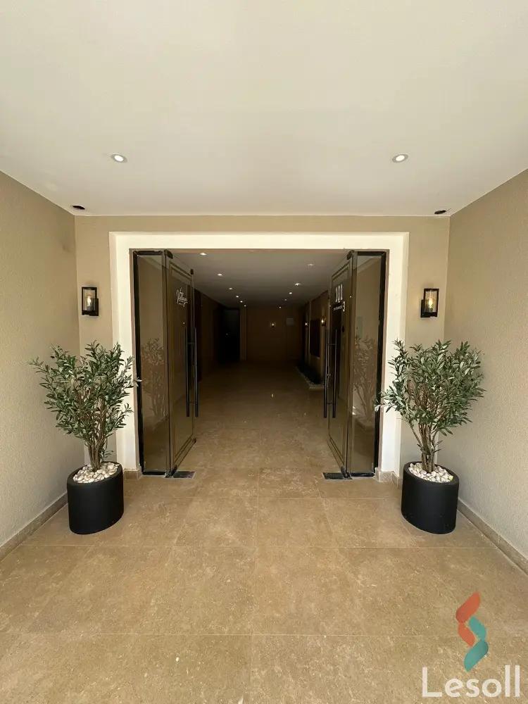 Apartment with garden for sale with an data.area 164 meters and 3 data.rooms in Cheikh Zayed Giza - Image 3