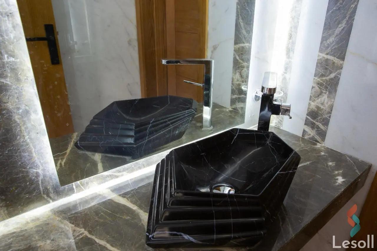 Apartment for monthly rent with an data.area 450 meters and 5 rooms in 5th Settlement Cairo - Image 3