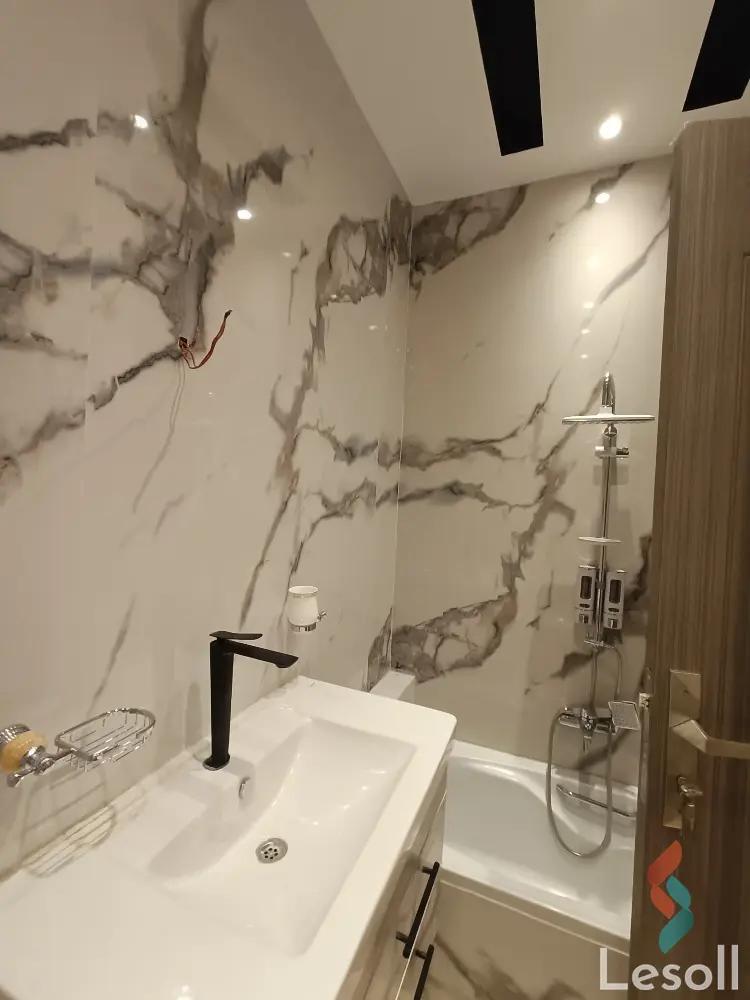 شقة للبيع بمساحة 220 متر و 3 غرف في التجمع الخامس القاهرة - صورة 3