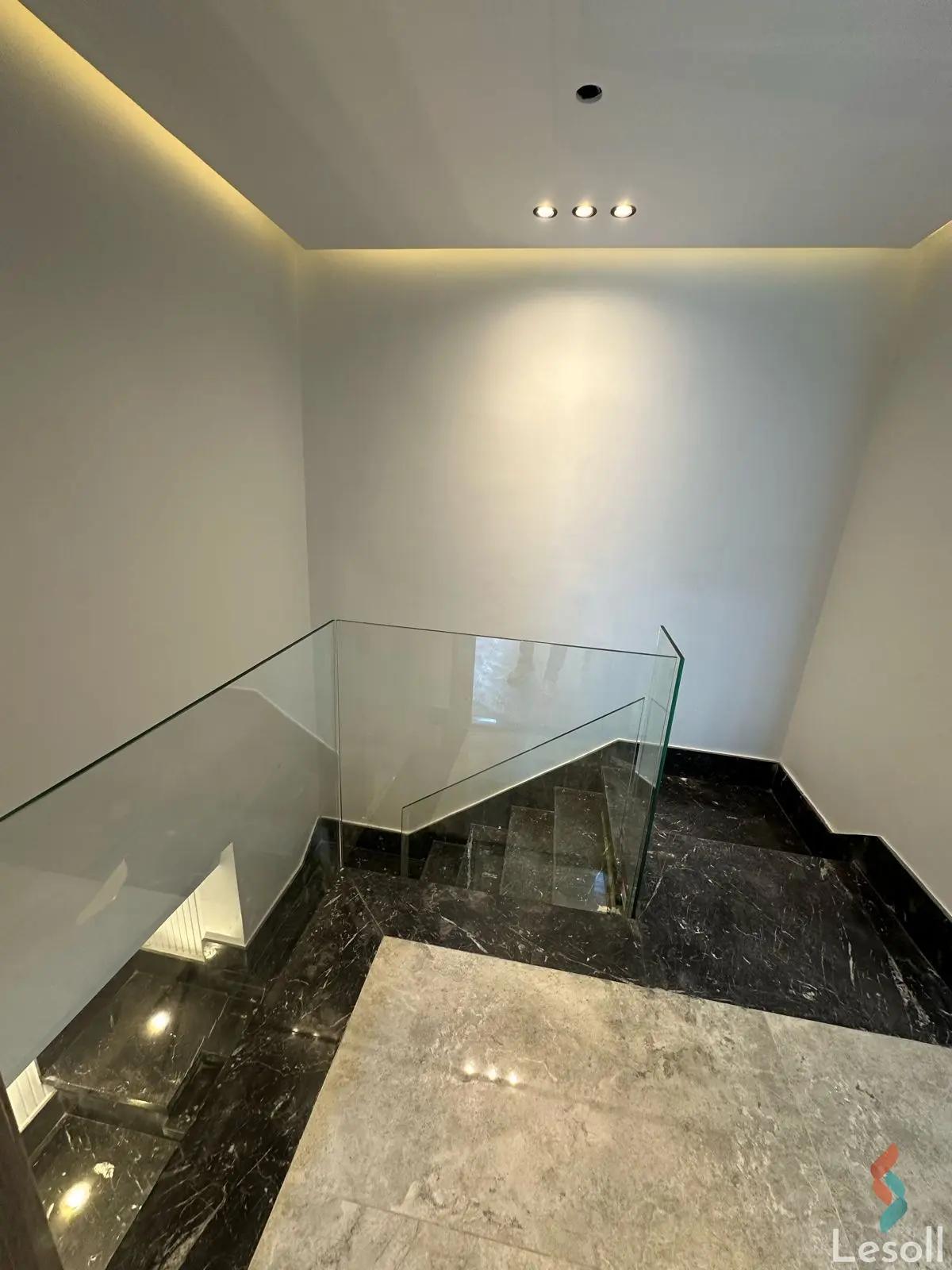 دوبلكس للبيع بمساحة 211 متر و 3 غرف في التجمع الخامس القاهرة