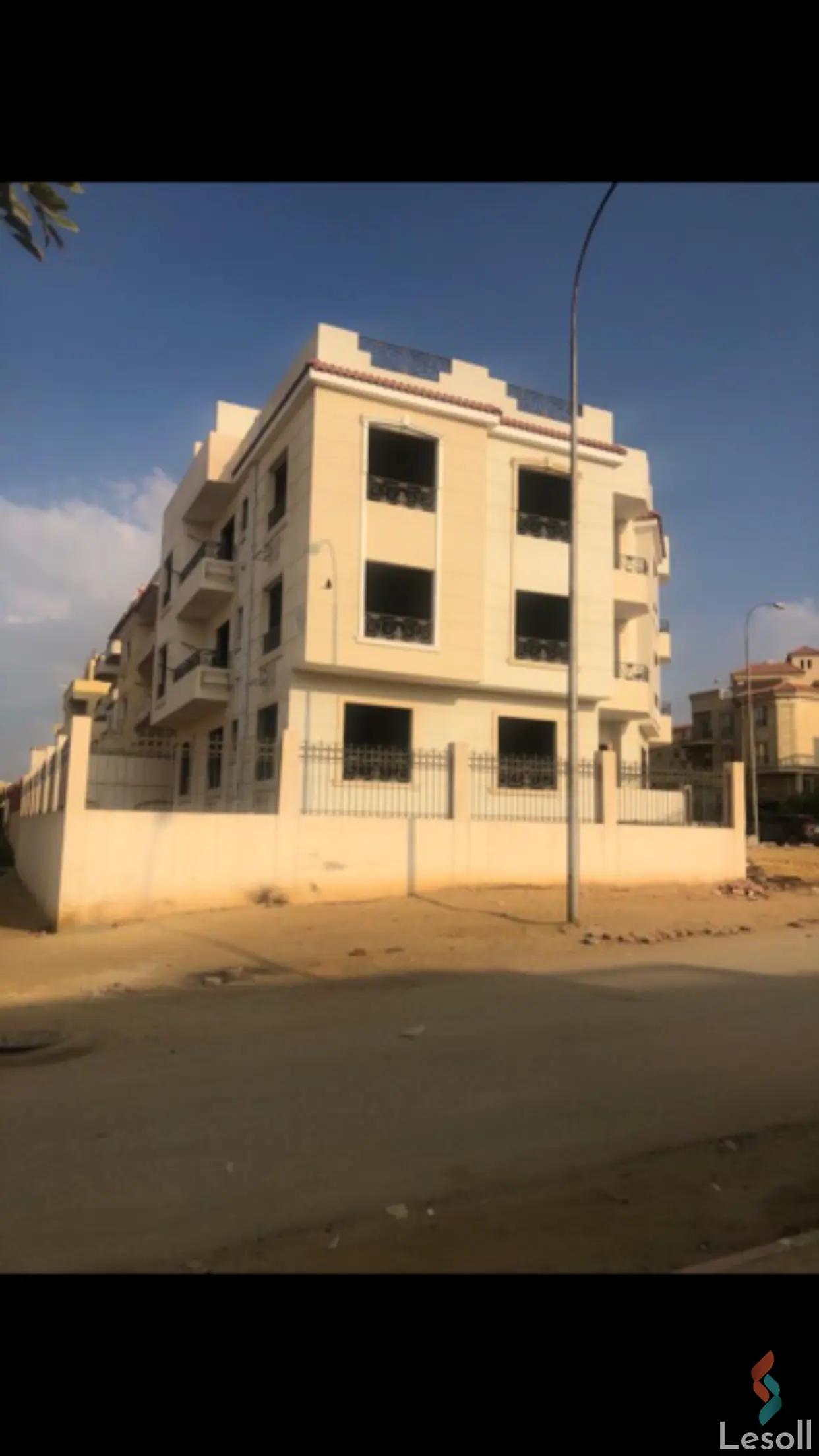 Villa for sale with an data.area 550 meters and 4 data.rooms in October 6 Giza
