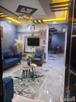 دور كامل للبيع بفيلا شقتين الحي السادس العبور