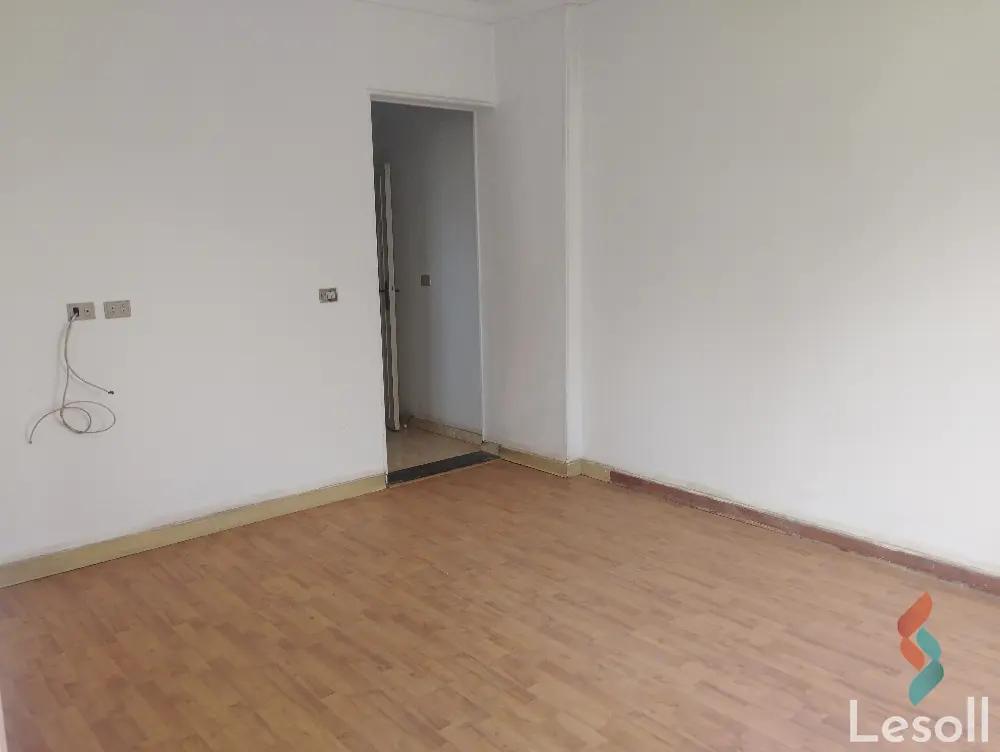 شقة للبيع بمساحة 300 متر و 5 غرف في المقطم القاهرة - صورة 3