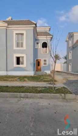 فيلا 227م مع حديقه 180م موقع ممتاز فى العبور هليوبلس هيلز