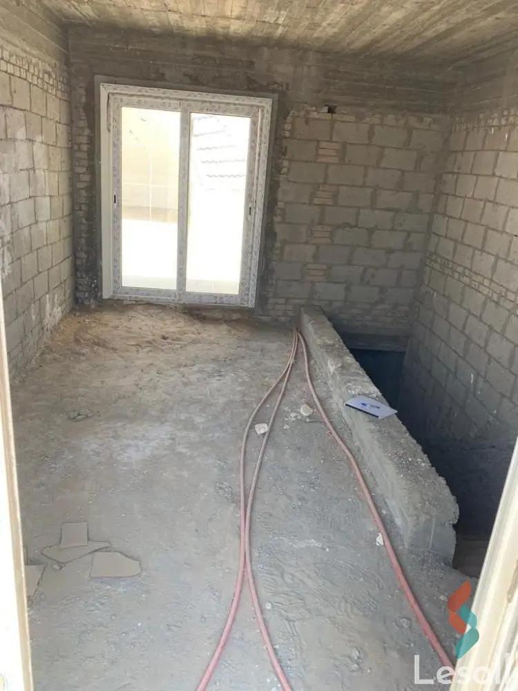 شقة للبيع بمساحة 160 متر و 3 غرف في التجمع الخامس القاهرة - صورة 3