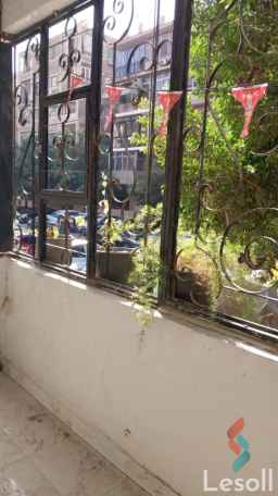 شقه دور ارضي معروض للايجار بمدخل خاص في مصر الجديدة