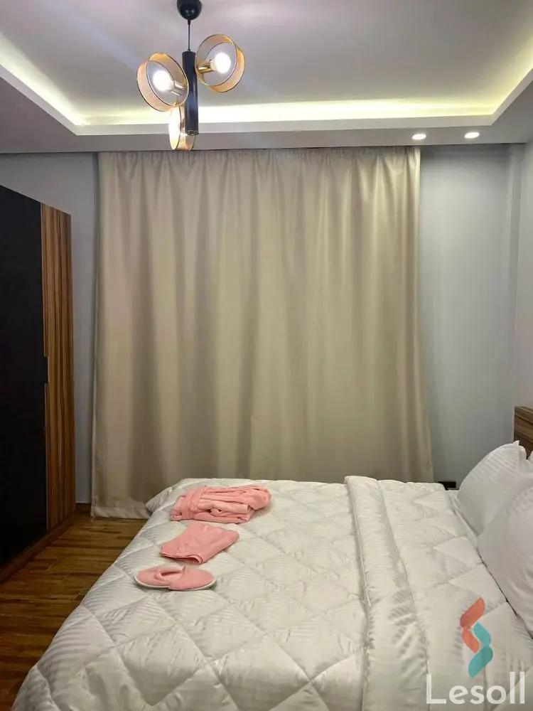 شقة بحديقة للايجار اليومي بمساحة 160 متر و غرفتان في التجمع الخامس القاهرة