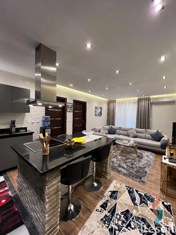 شقة بحديقة للايجار اليومي بمساحة 150 متر و غرفتان في التجمع الخامس القاهرة