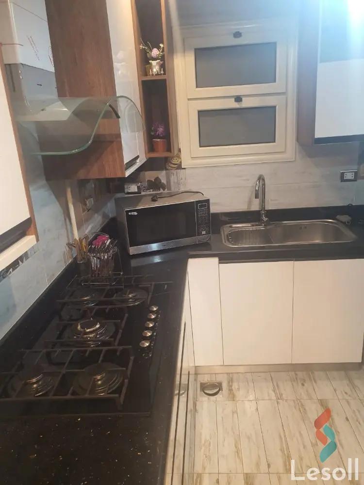 شقة بحديقة للايجار السنوي بمساحة 155 متر و 3 غرف في الشيخ زايد الجيزة