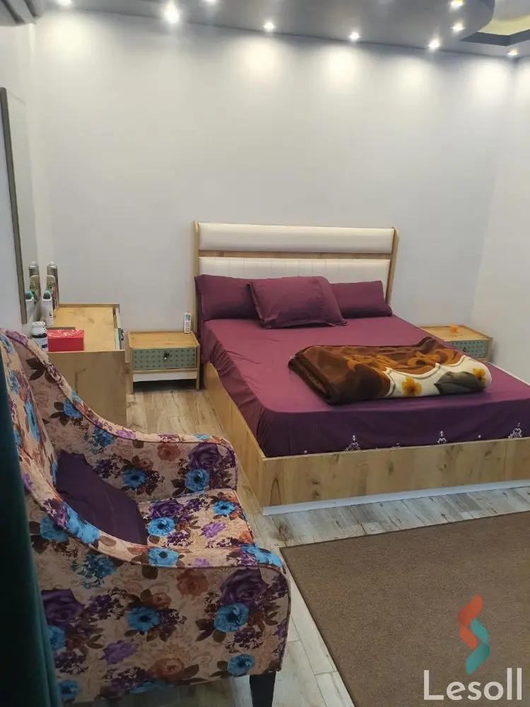 شقة بحديقة للايجار الشهري بمساحة 155 متر و غرفتان في الشيخ زايد الجيزة