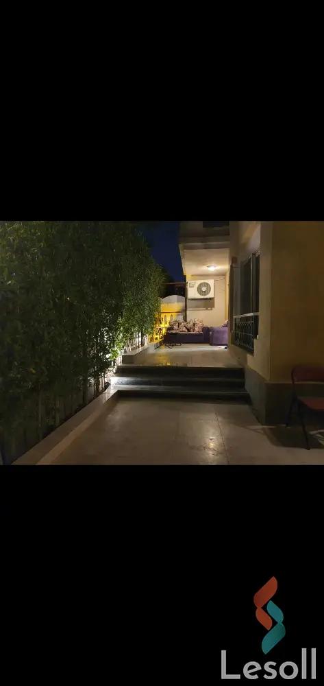 شقة بحديقة للايجار الشهري بمساحة 155 متر و غرفتان في الشيخ زايد الجيزة