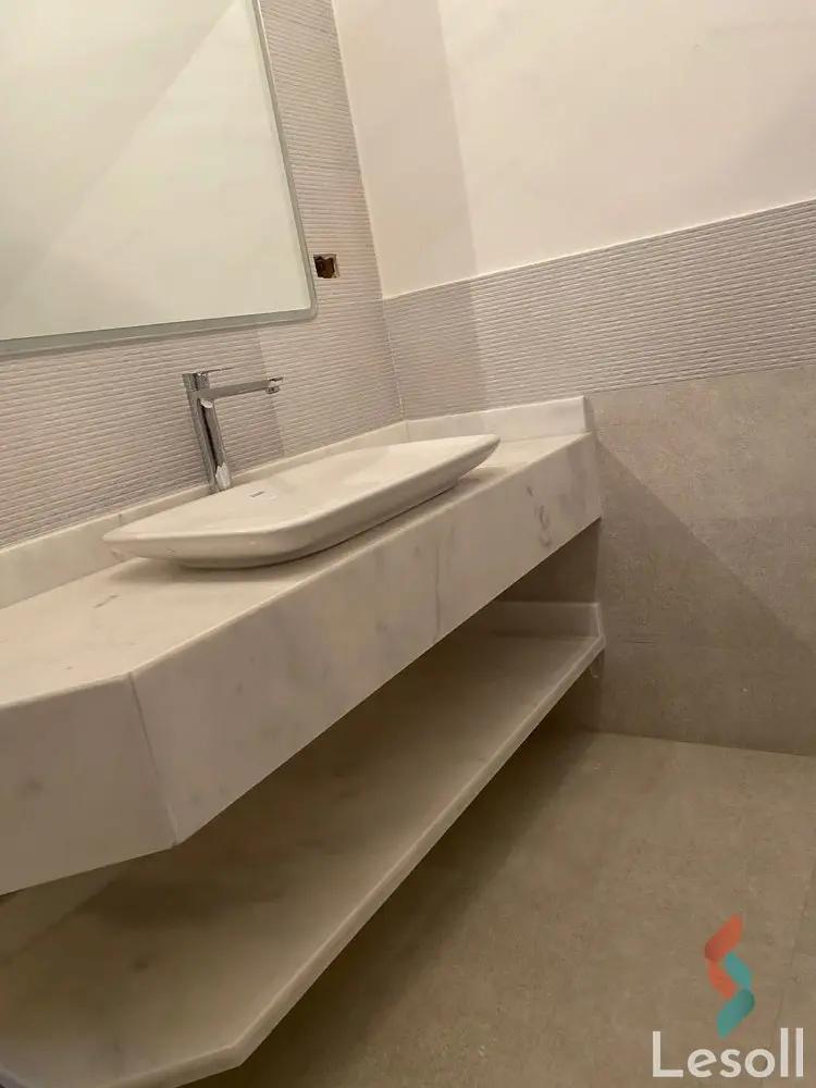 شقة بحديقة للايجار الشهري بمساحة 220 متر و 3 غرف في التجمع الخامس القاهرة