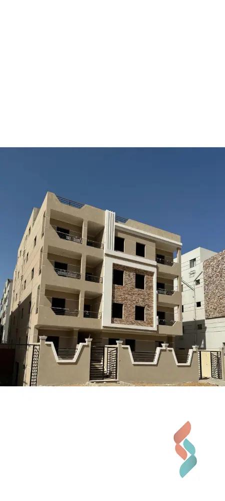 شقة للبيع بمساحة 160 متر و 3 غرف في مدينة الشروق القاهرة - صورة 2