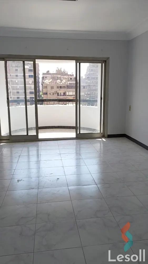 شقة للبيع بمساحة 130 متر و غرفتان في العجوزة الجيزة