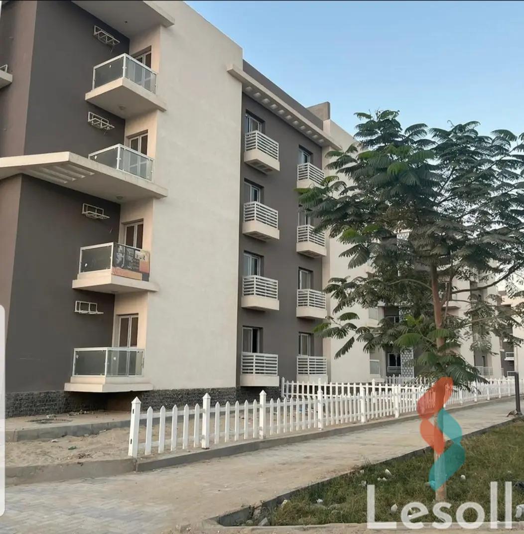 شقة بحديقة للبيع بمساحة 168 متر و 3 غرف في الشيخ زايد الجيزة