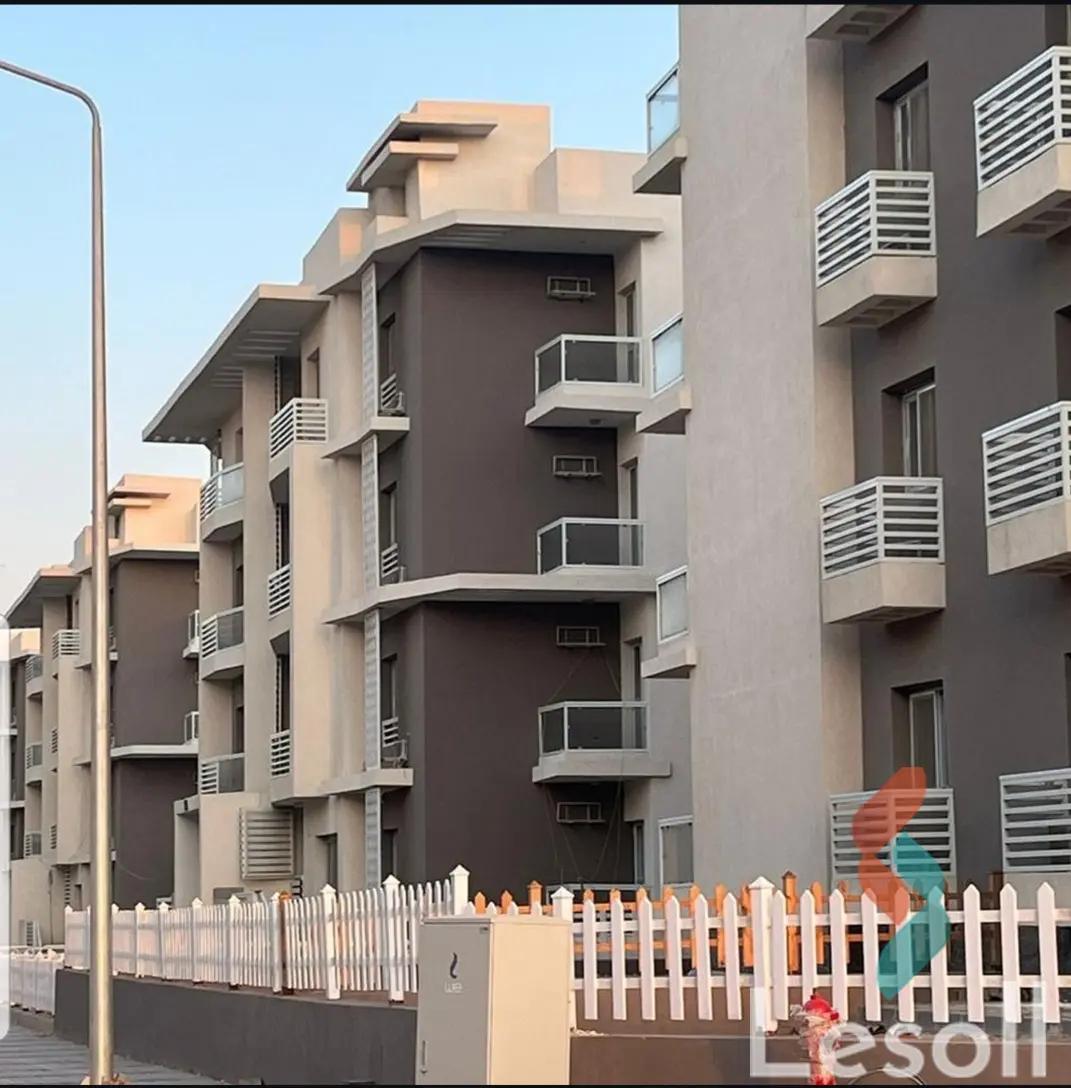 شقة بحديقة للبيع بمساحة 168 متر و 3 غرف في الشيخ زايد الجيزة