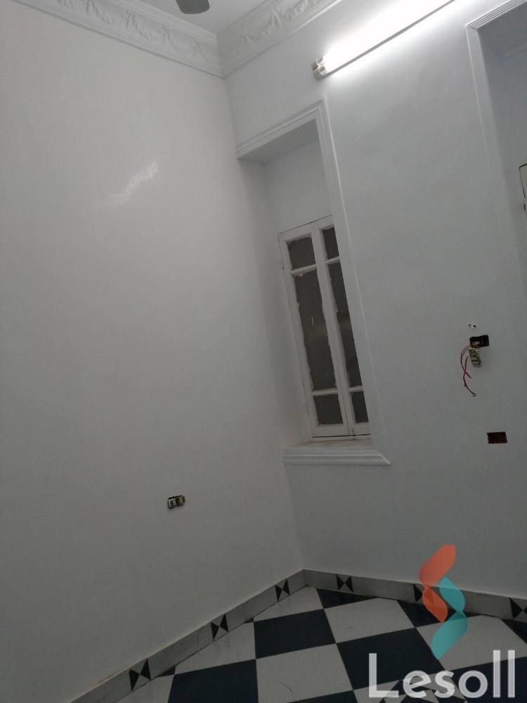 Building for sale with an area 185 meters and 3 rooms in Shubra Cairo