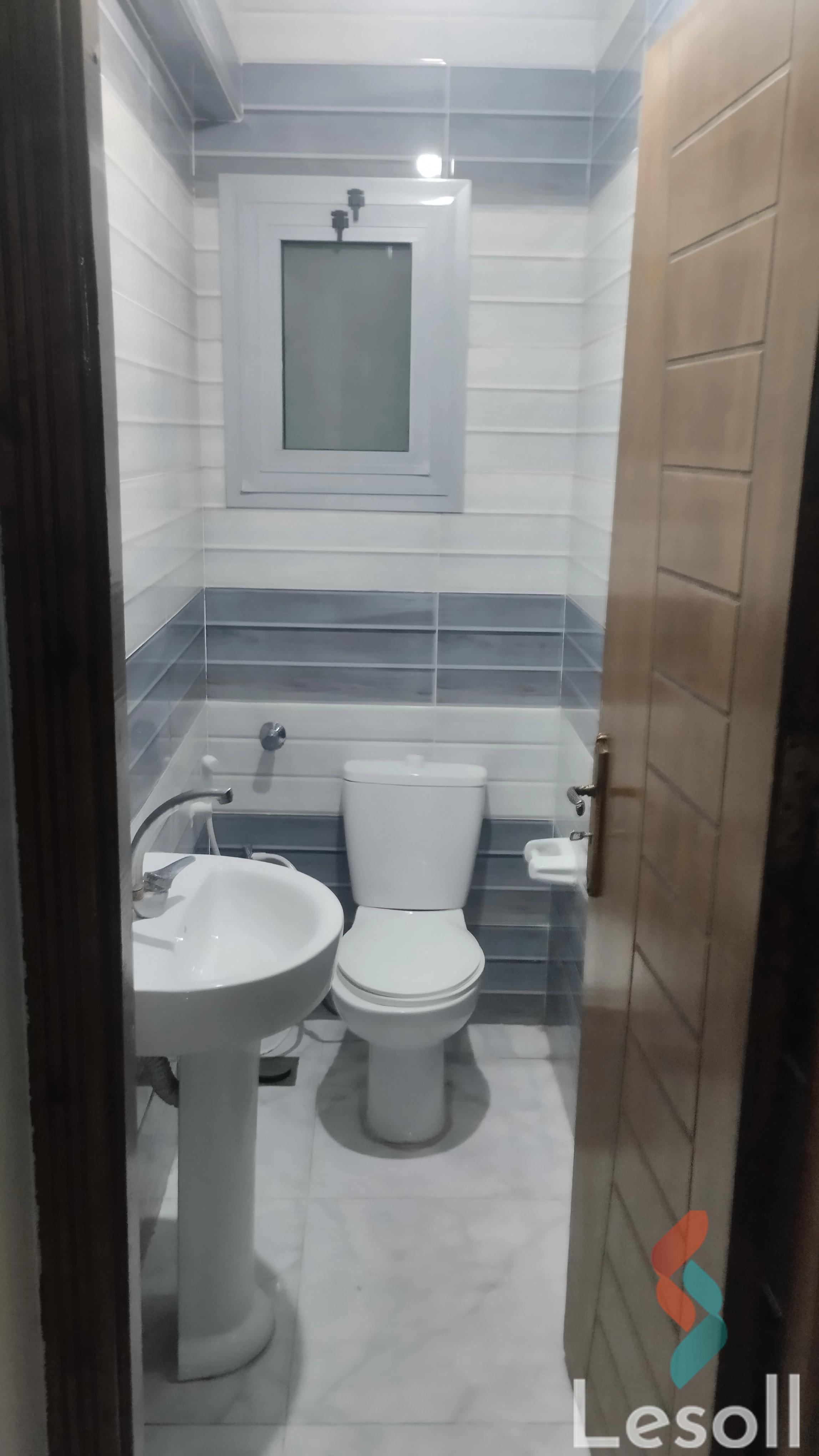 Apartment for yearly rent with an area 160 meters and 3 rooms in Laurent Alexandria