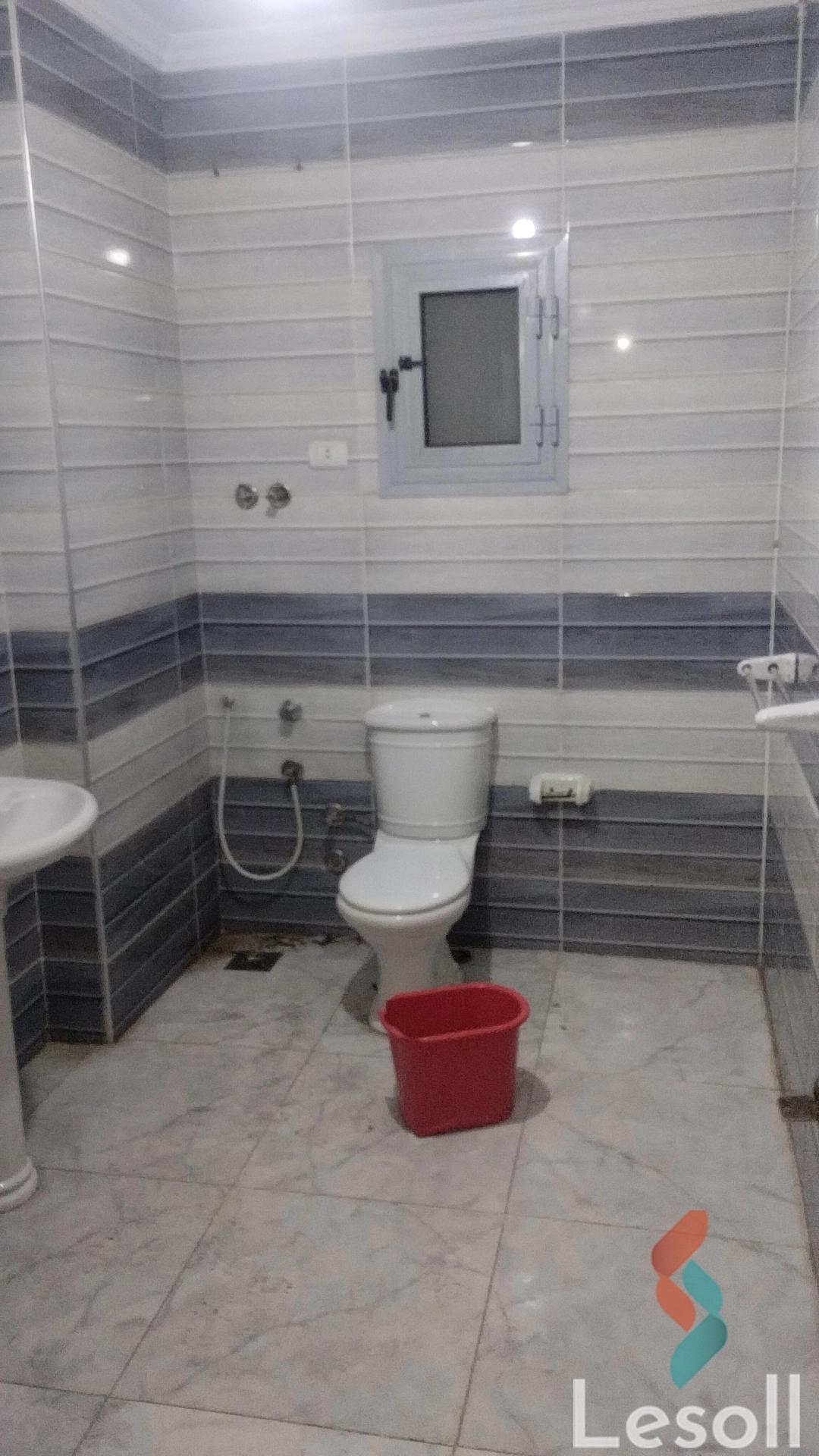 Apartment for yearly rent with an area 160 meters and 3 rooms in Laurent Alexandria