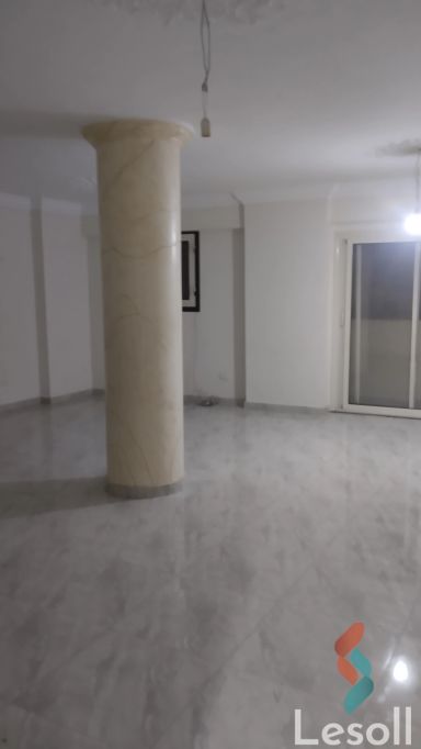 Apartment for yearly rent with an area 160 meters and 3 rooms in Laurent Alexandria