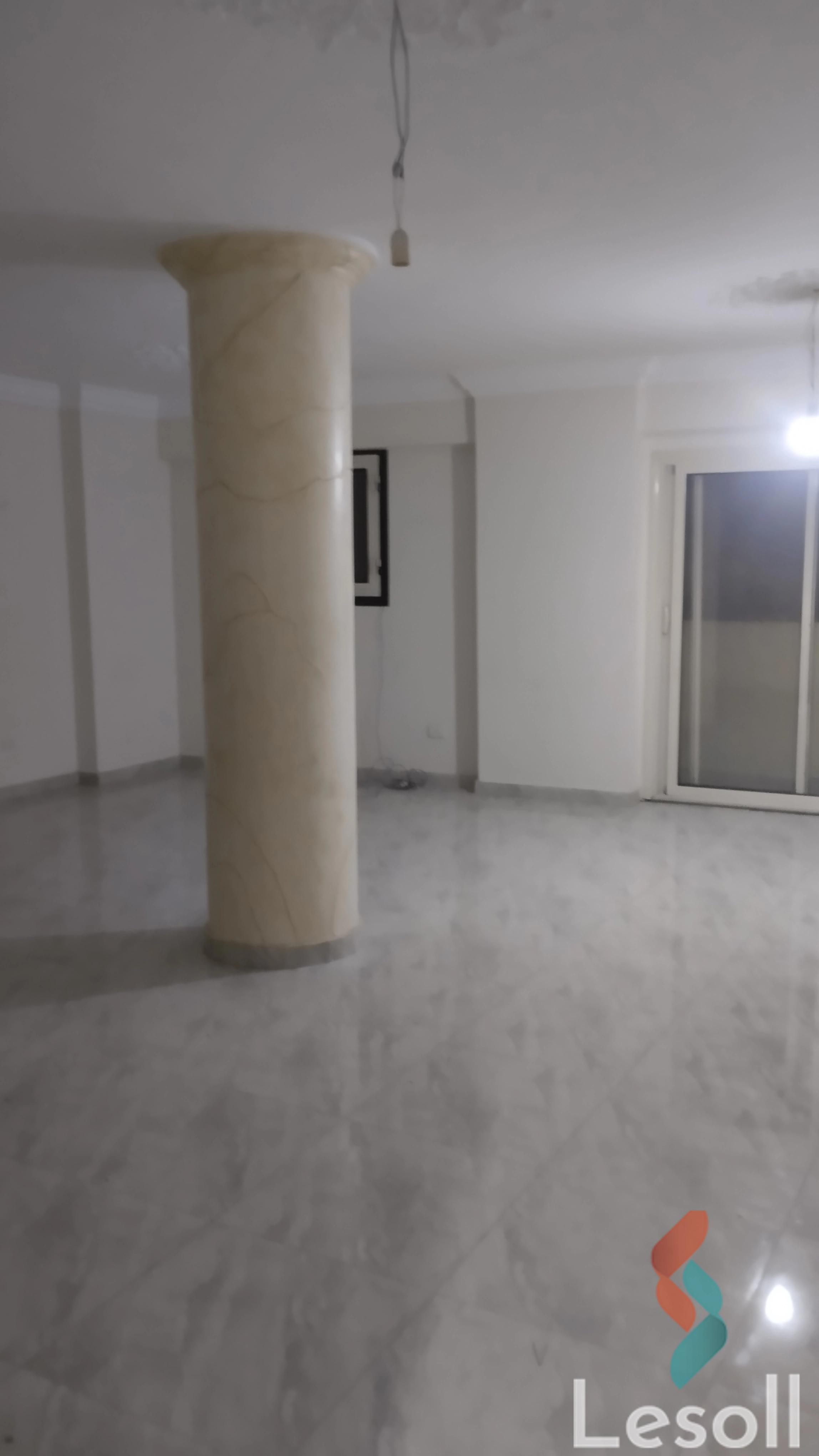 Apartment for yearly rent with an area 160 meters and 3 rooms in Laurent Alexandria