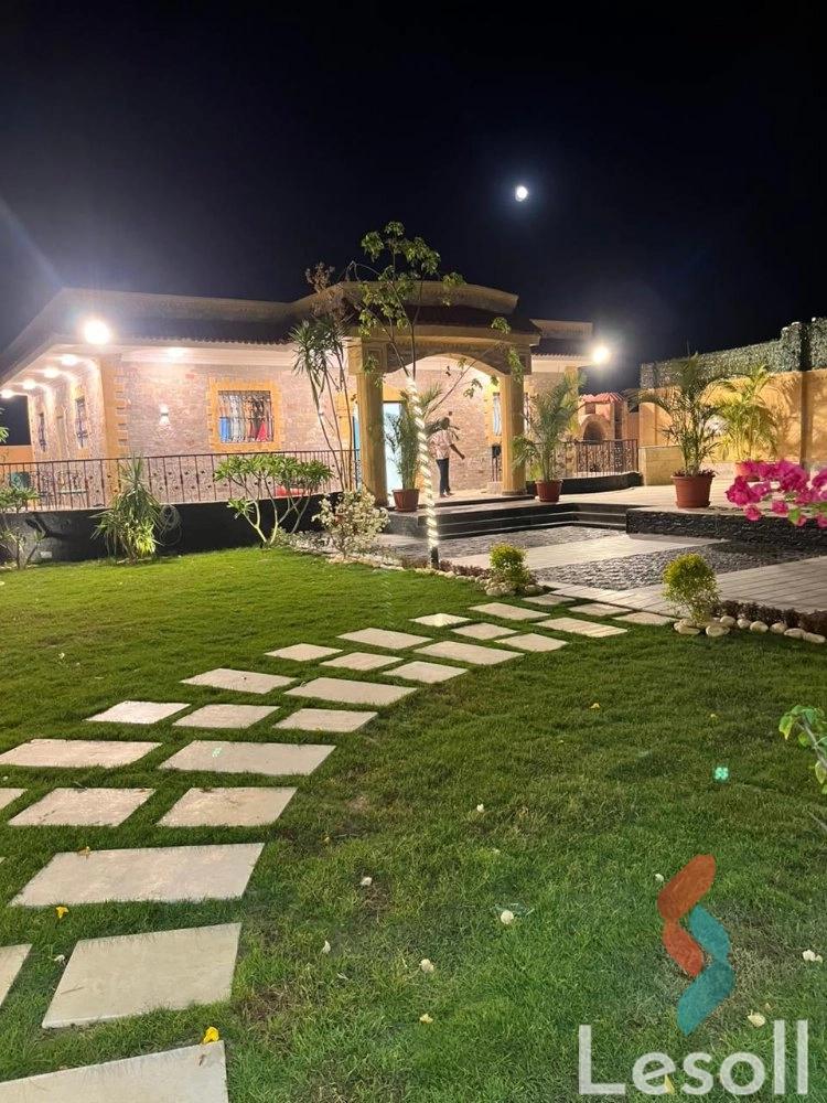 Chalet for sale with an area 1,000 meters and 4 rooms in Cheikh Zayed Giza