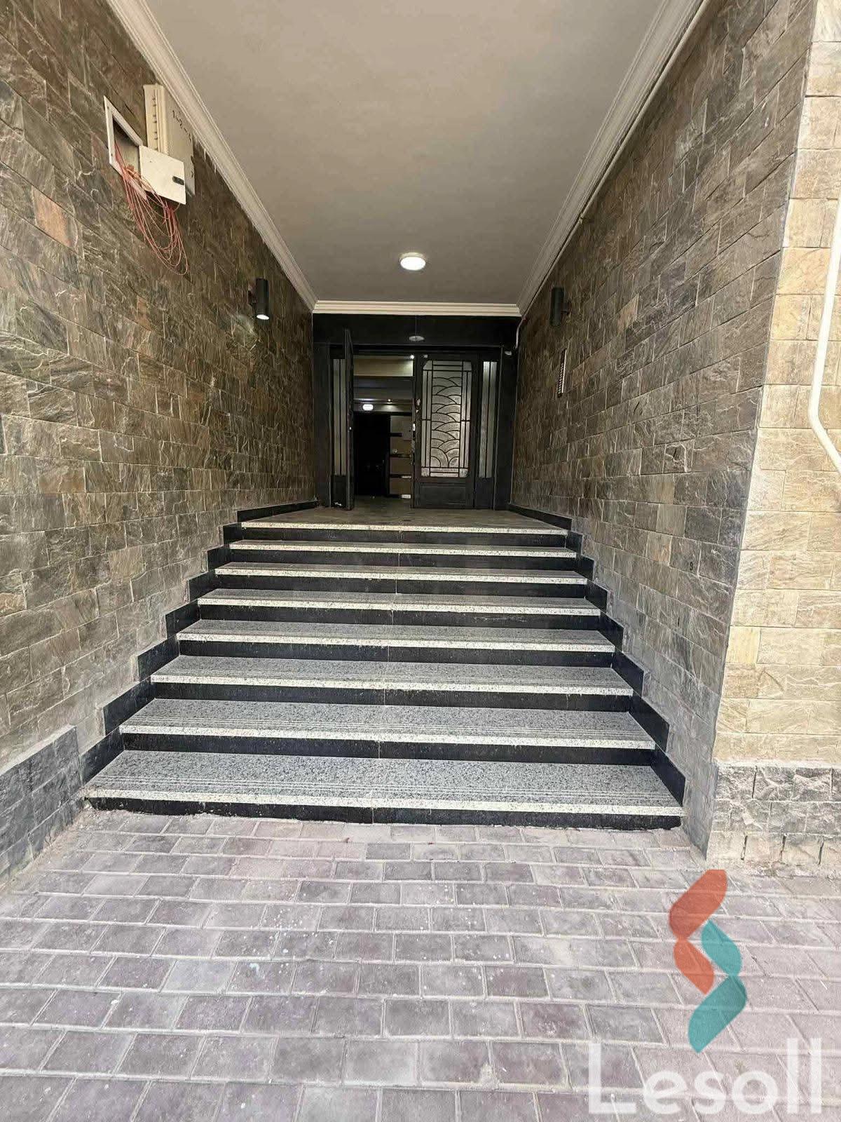 Apartment for yearly rent with an area 130 meters and 3 rooms in Cheikh Zayed Giza