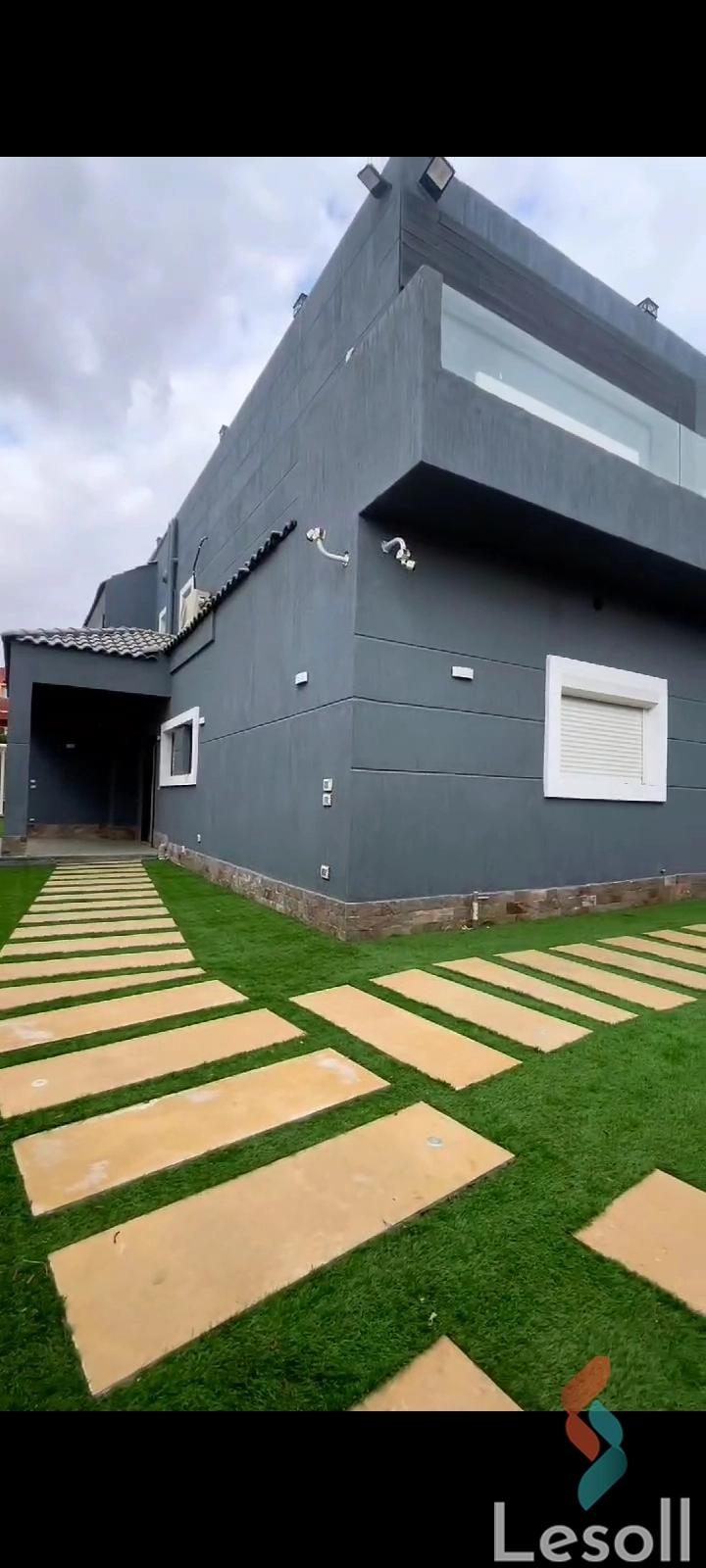 Townhouse for sale with an area 394 meters and 5 rooms in Cheikh Zayed Giza