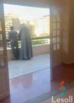 فرصه شقه للاريجار بمدينه نصر المنطقه التامنه بجور السراج مول