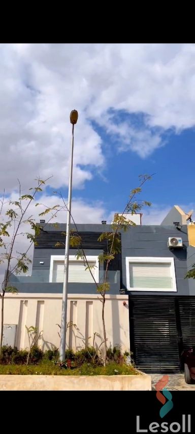 Townhouse for sale with an area 394 meters and 5 rooms in Cheikh Zayed Giza