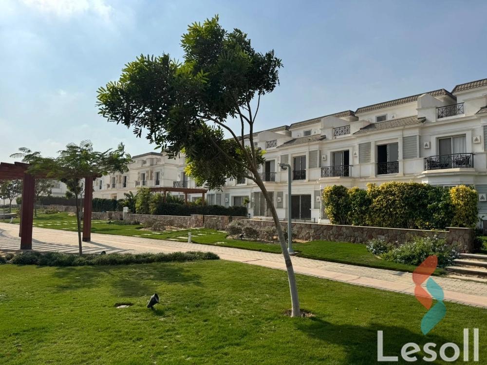 Townhouse for sale with an area 250 meters and 4 rooms in October 6 Giza