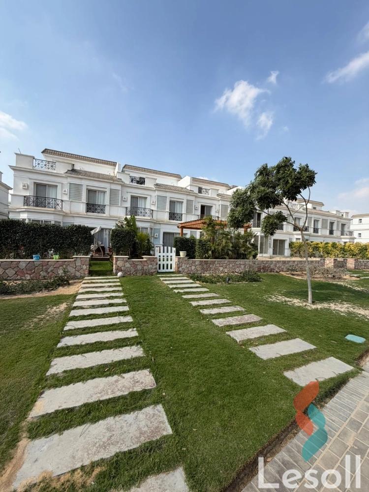 Townhouse for sale with an area 250 meters and 4 rooms in October 6 Giza