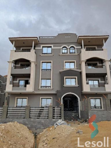 Apartment with garden for sale with an area 198 meters and 3 rooms in Cheikh Zayed Giza