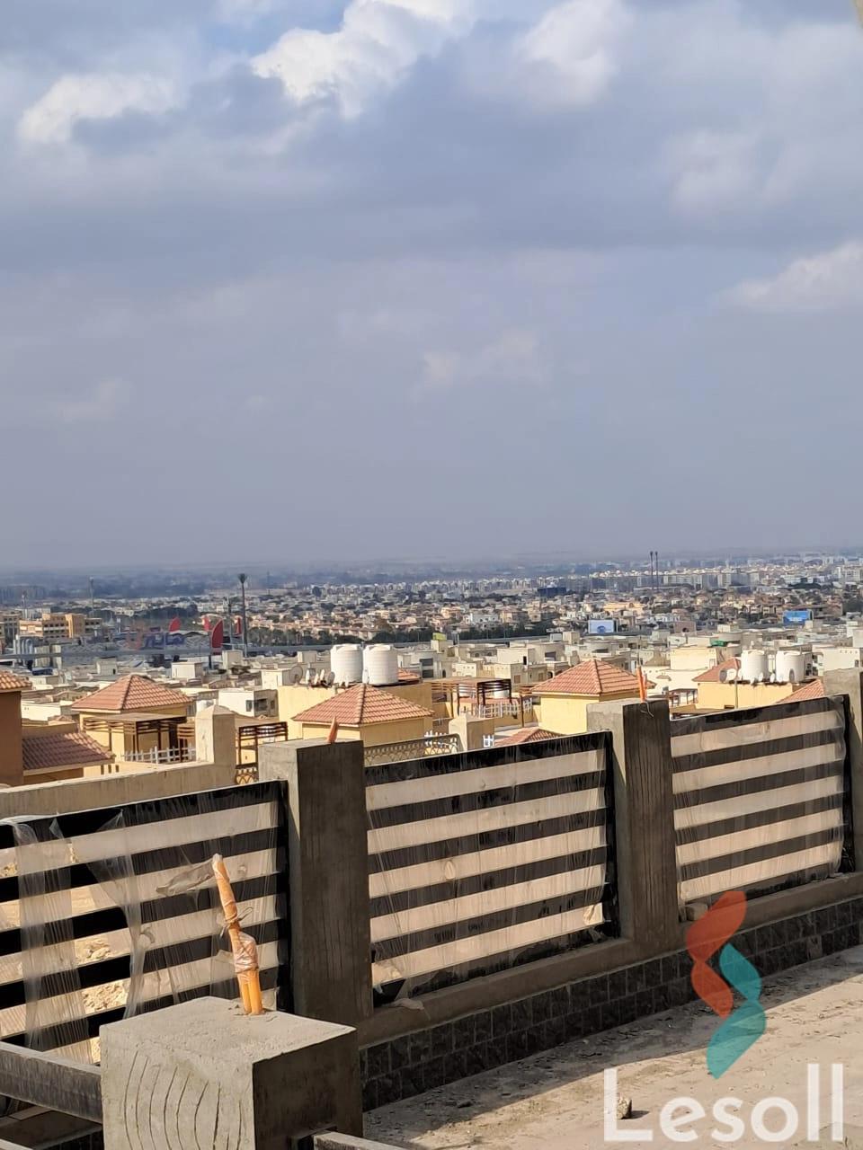 شقة بحديقة للبيع بمساحة 198 متر و 3 غرف في الشيخ زايد الجيزة