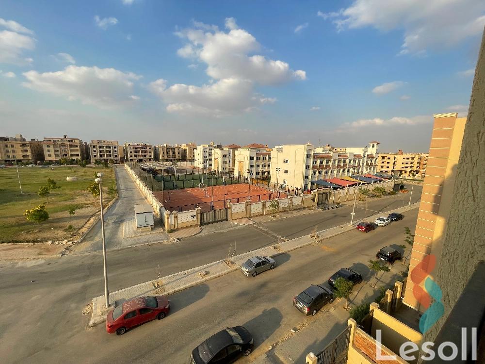 شقة للبيع بمساحة 300 متر و 3 غرف في مدينة الشروق القاهرة