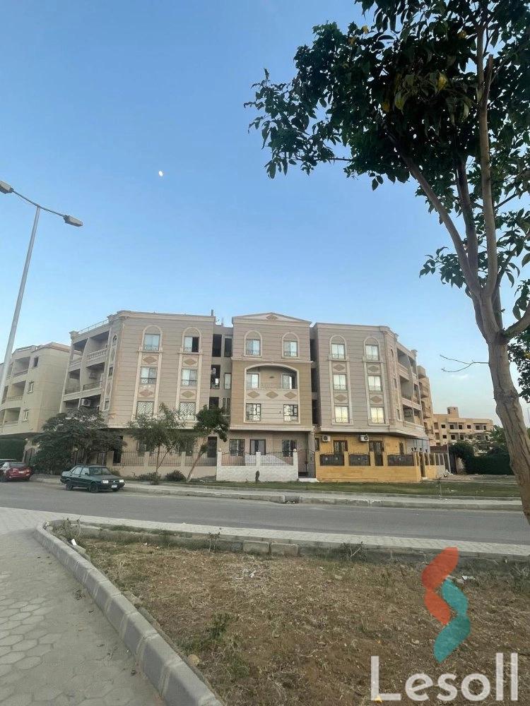 شقة بحديقة للبيع بمساحة 160 متر و 3 غرف في مدينة الشروق القاهرة