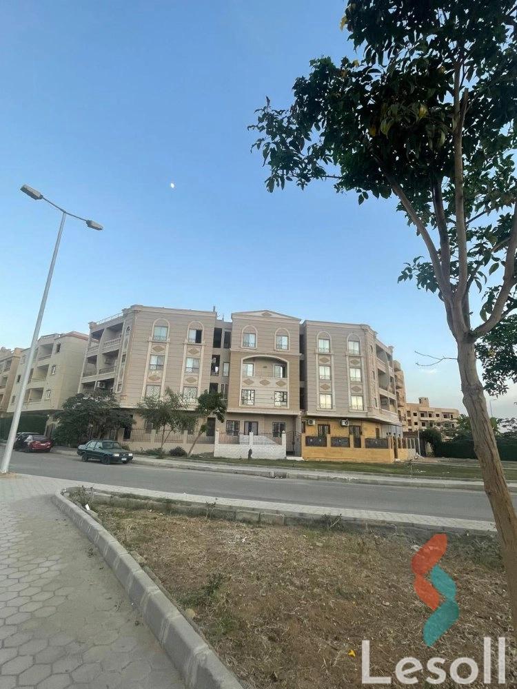 شقة بحديقة للبيع بمساحة 160 متر و 3 غرف في مدينة الشروق القاهرة