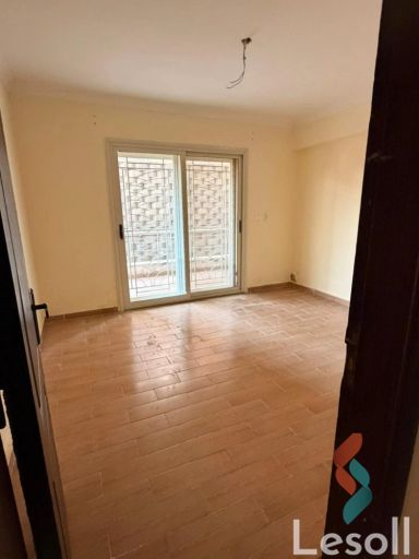Apartment for sale with an area 150 meters and 3 rooms in 1st Settlement Cairo