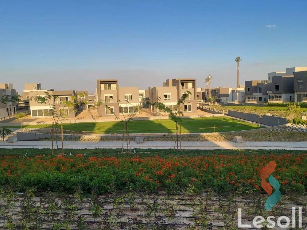 Townhouse for sale with an area 320 meters and 4 rooms in October 6 Giza