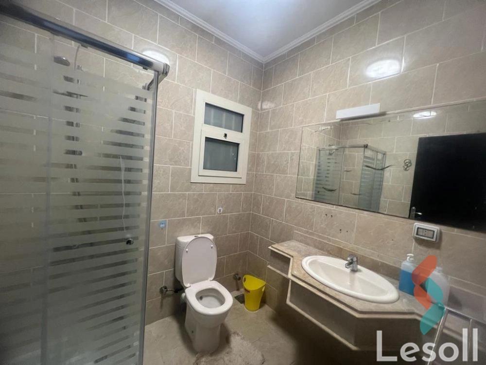 شقة بحديقة للبيع بمساحة 90 متر و غرفتان في الشيخ زايد الجيزة