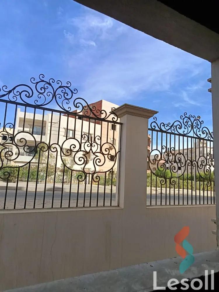 Apartment with garden for sale with an area 190 meters and 4 rooms in New Cairo - 5th Settlement Cairo