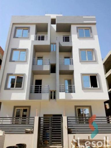 Apartment with garden for sale with an area 190 meters and 4 rooms in New Cairo - 5th Settlement Cairo