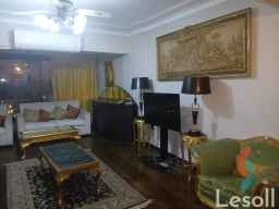 شقه قدام الحديقه الدوليه في عباس العقاد مدينه نصر