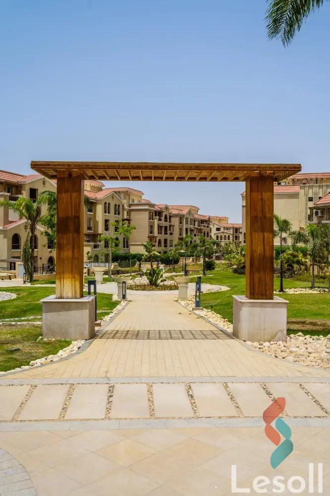 شقة بحديقة للبيع بمساحة 138 متر و 3 غرف في مدينة الشروق القاهرة