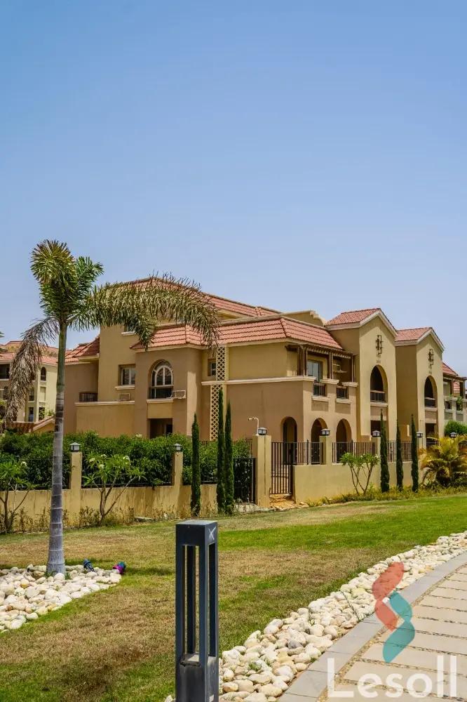 شقة بحديقة للبيع بمساحة 138 متر و 3 غرف في مدينة الشروق القاهرة