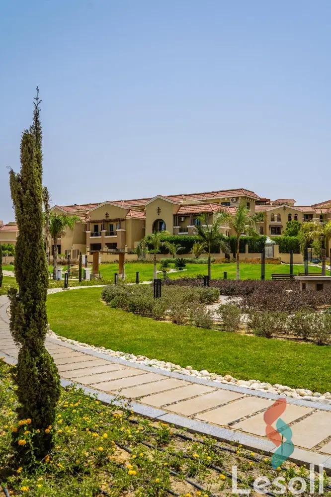 شقة بحديقة للبيع بمساحة 138 متر و 3 غرف في مدينة الشروق القاهرة