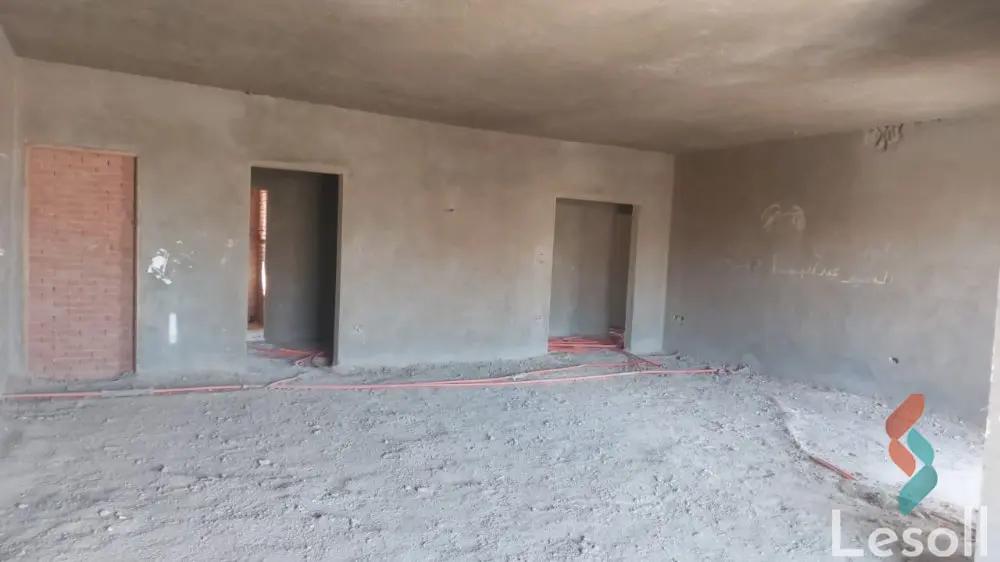 Apartment with garden for sale with an area 280 meters and 3 rooms in October 6 Giza