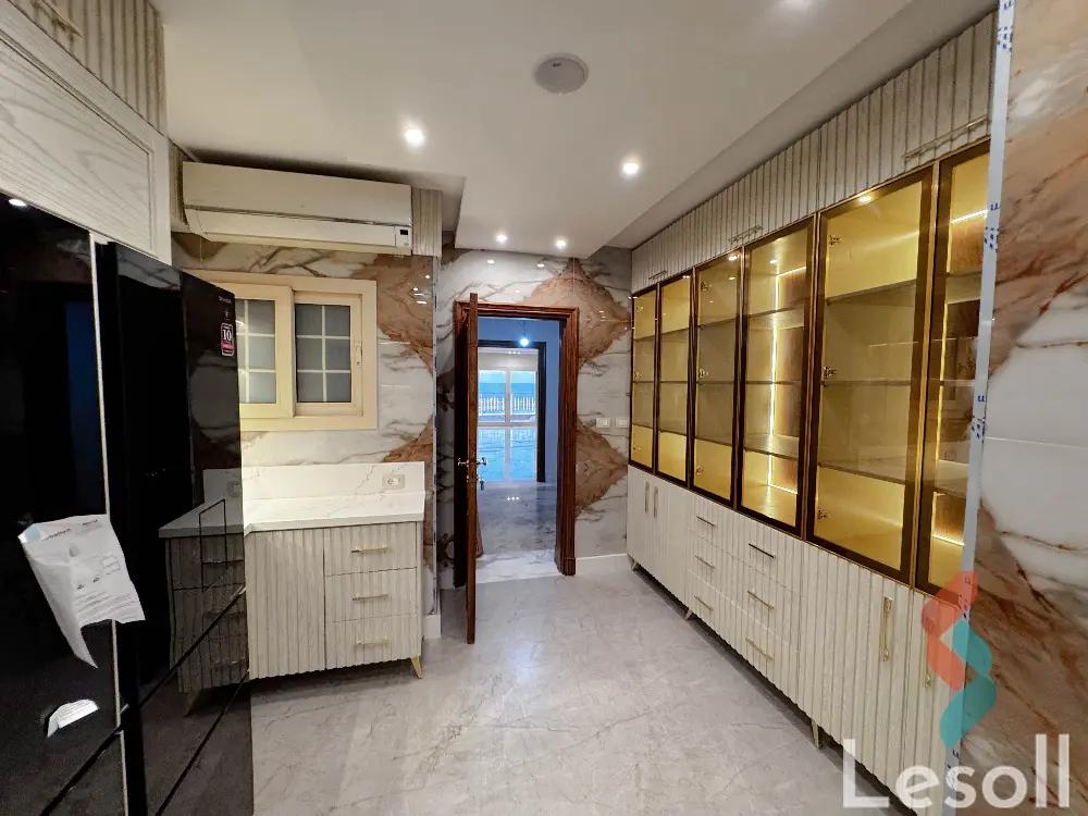 Apartment for sale with an area 350 meters and 4 rooms in Laurent Alexandria