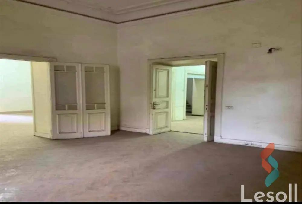 Apartment for sale with an area 300 meters and 7 rooms in Garden City Cairo